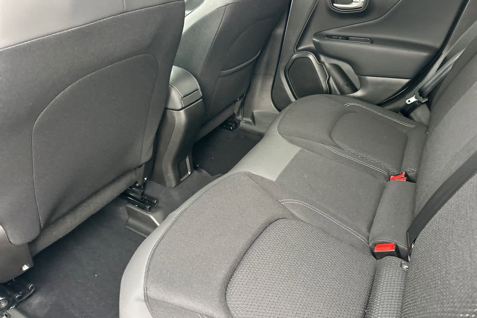 Used 2023 Jeep Renegade Altitude image 10