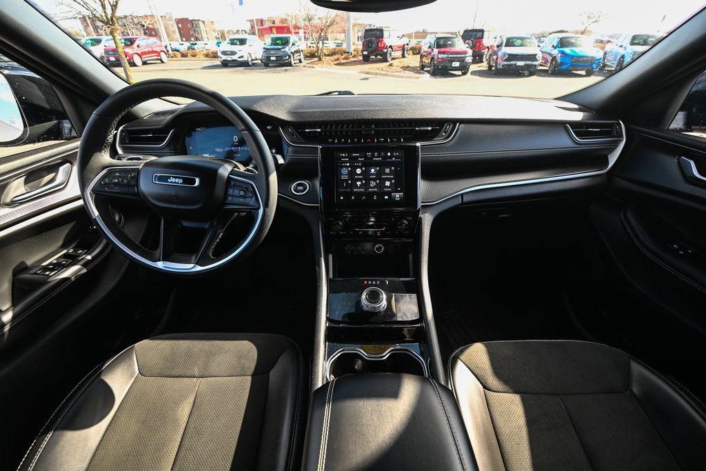 Used 2023 Jeep Grand Cherokee L Laredo AWD/4WD image 36