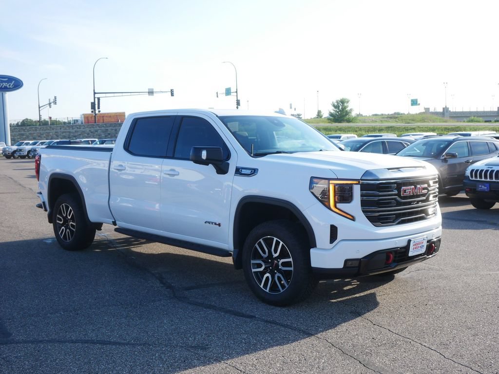 Used 2022 GMC Sierra 1500 AT4 w/ AT4 Premium Package AWD/4WD image 4