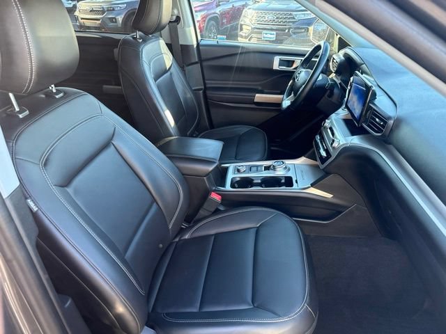 Certified 2022 Ford Explorer XLT w/ Equipment Group 202A AWD/4WD image 11