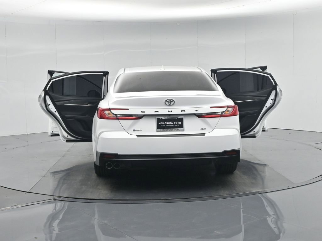 Used 2025 Toyota Camry SE FWD image 35