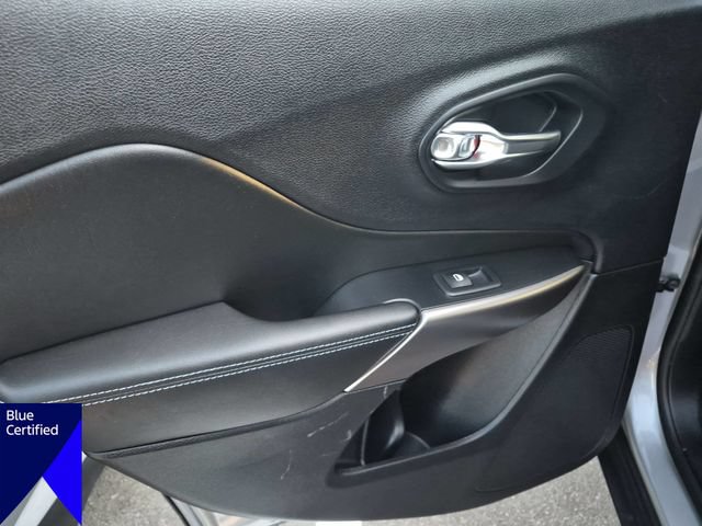 Used 2019 Jeep Cherokee Latitude w/ Popular Appearance Group FWD image 27