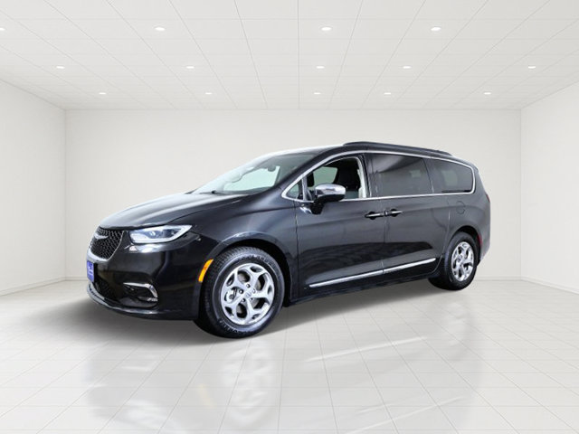 Used 2023 Chrysler Pacifica Limited FWD image 2