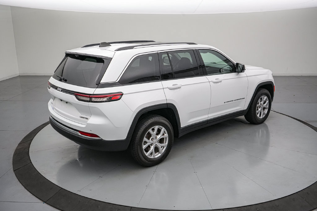 Used 2023 Jeep Grand Cherokee Limited w/ Luxury Tech Group II AWD/4WD image 4