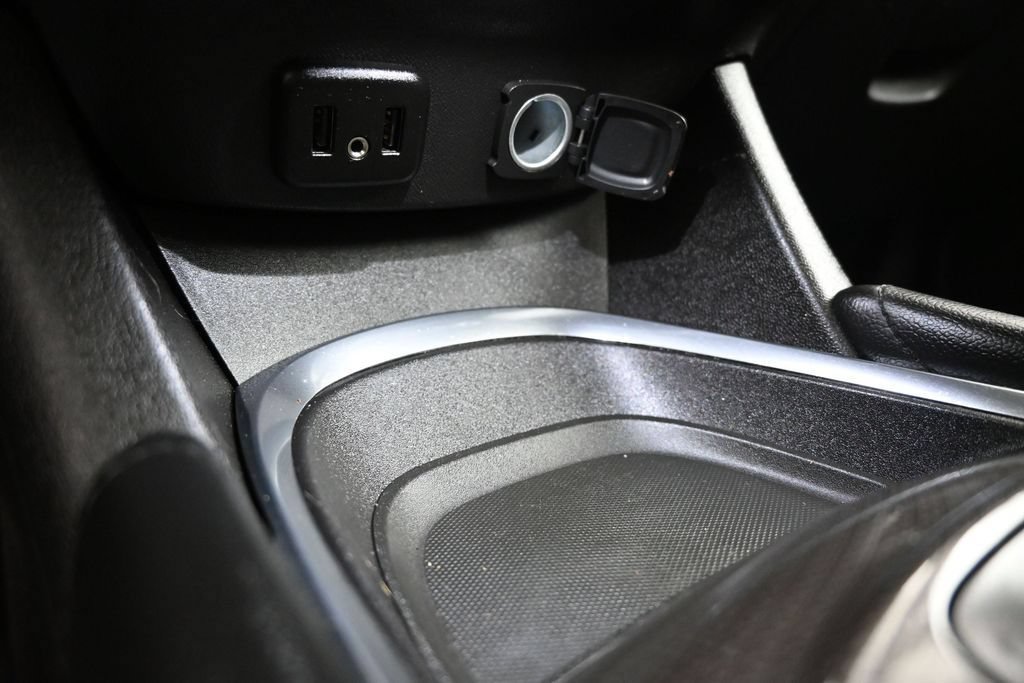 Used 2017 Chevrolet Malibu LT w/ Leather Package FWD image 18