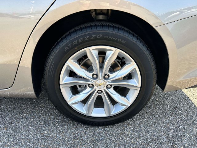 Used 2025 Chevrolet Malibu LT FWD image 3
