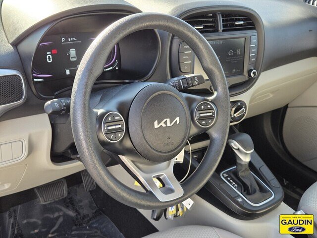 Used 2025 Kia Soul LX w/ LX Technology Package FWD image 19