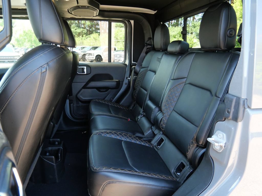 Used 2022 Jeep Gladiator Overland AWD/4WD image 16