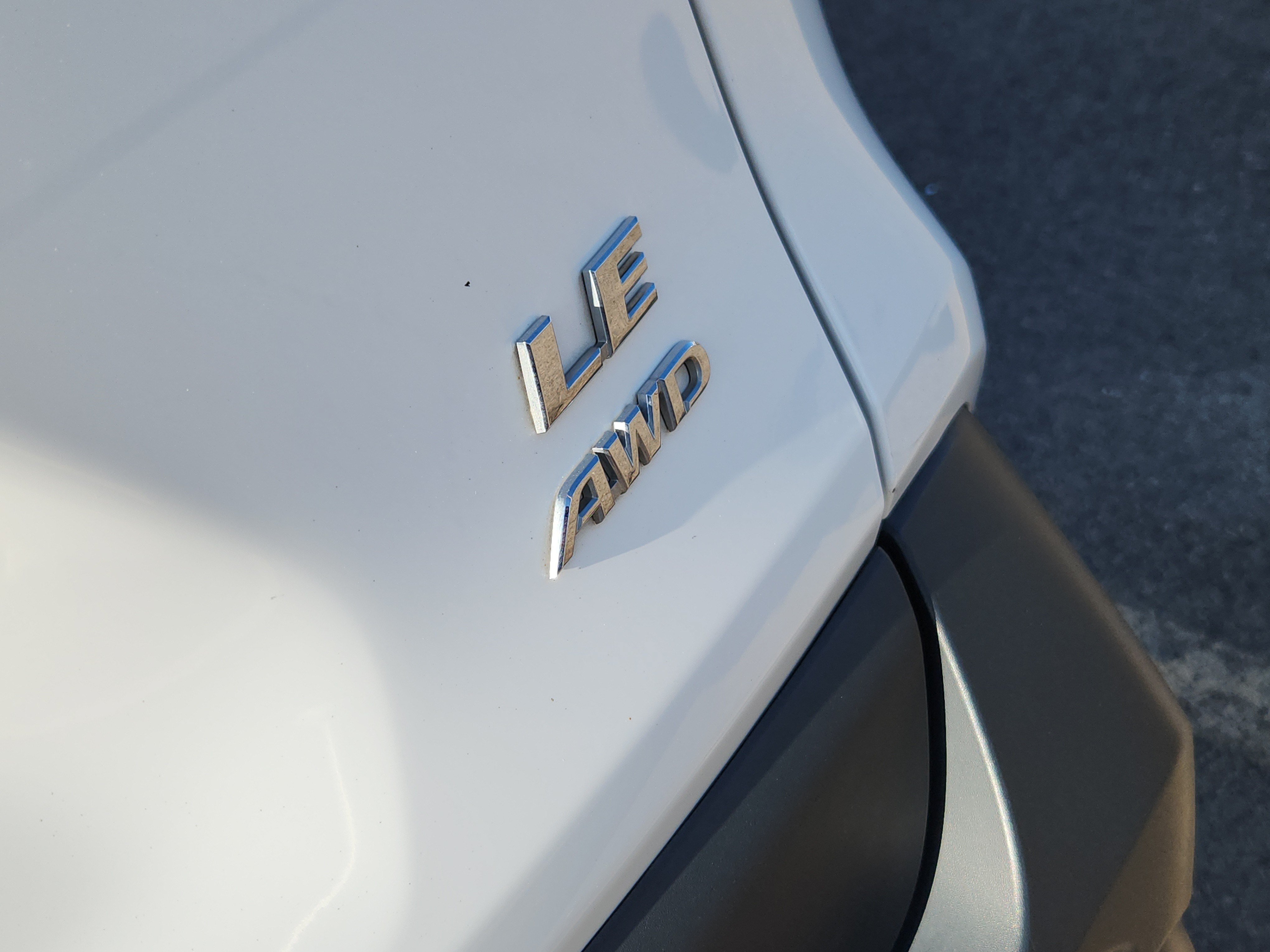 Used 2025 Toyota RAV4 LE AWD/4WD image 8