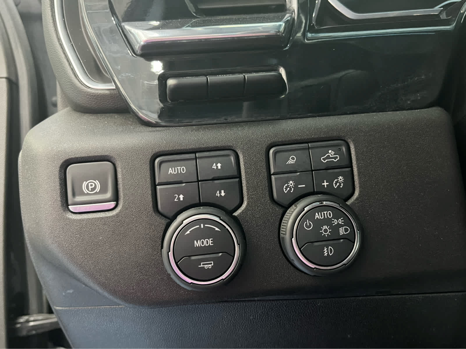 Used 2024 Chevrolet Silverado 2500 LTZ w/ LTZ Plus Package AWD/4WD image 24