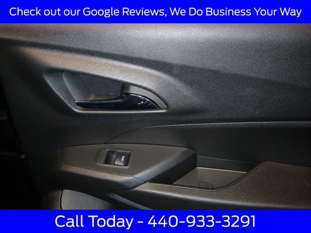 Used 2025 Chevrolet Trax RS w/ Sunroof Package FWD image 39