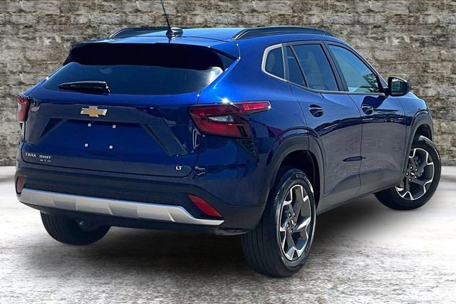 Used 2024 Chevrolet Trax LT w/ Driver Confidence Package FWD image 6