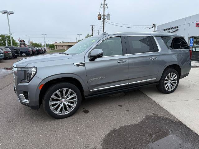 Used 2021 GMC Yukon XL Denali w/ Denali Premium Package AWD/4WD image 3