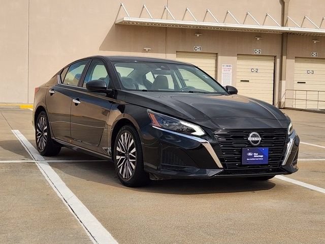 Used 2025 Nissan Altima 2.5 SV FWD image 3