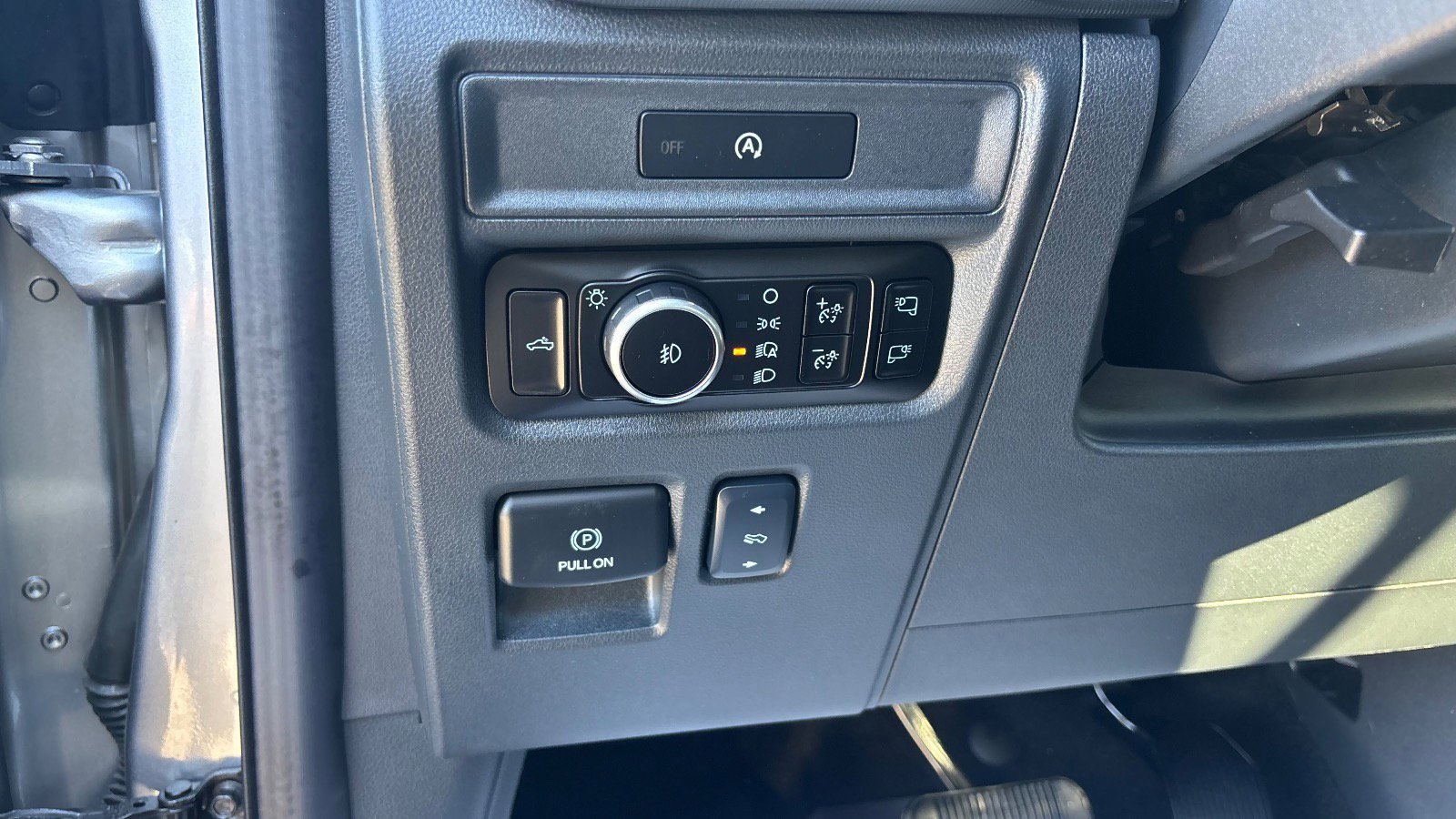 Certified 2025 Ford F150 Lariat w/ Equipment Group 502A High image 32