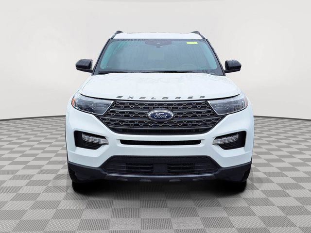 Certified 2022 Ford Explorer XLT w/ Equipment Group 202A AWD/4WD image 8