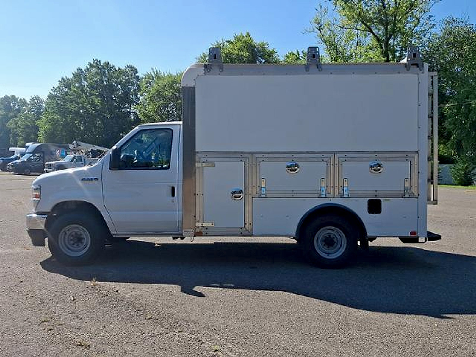 Certified 2022 Ford E-350 and Econoline 350 Super Duty w/ Power Windows & Locks Group RWD image 4