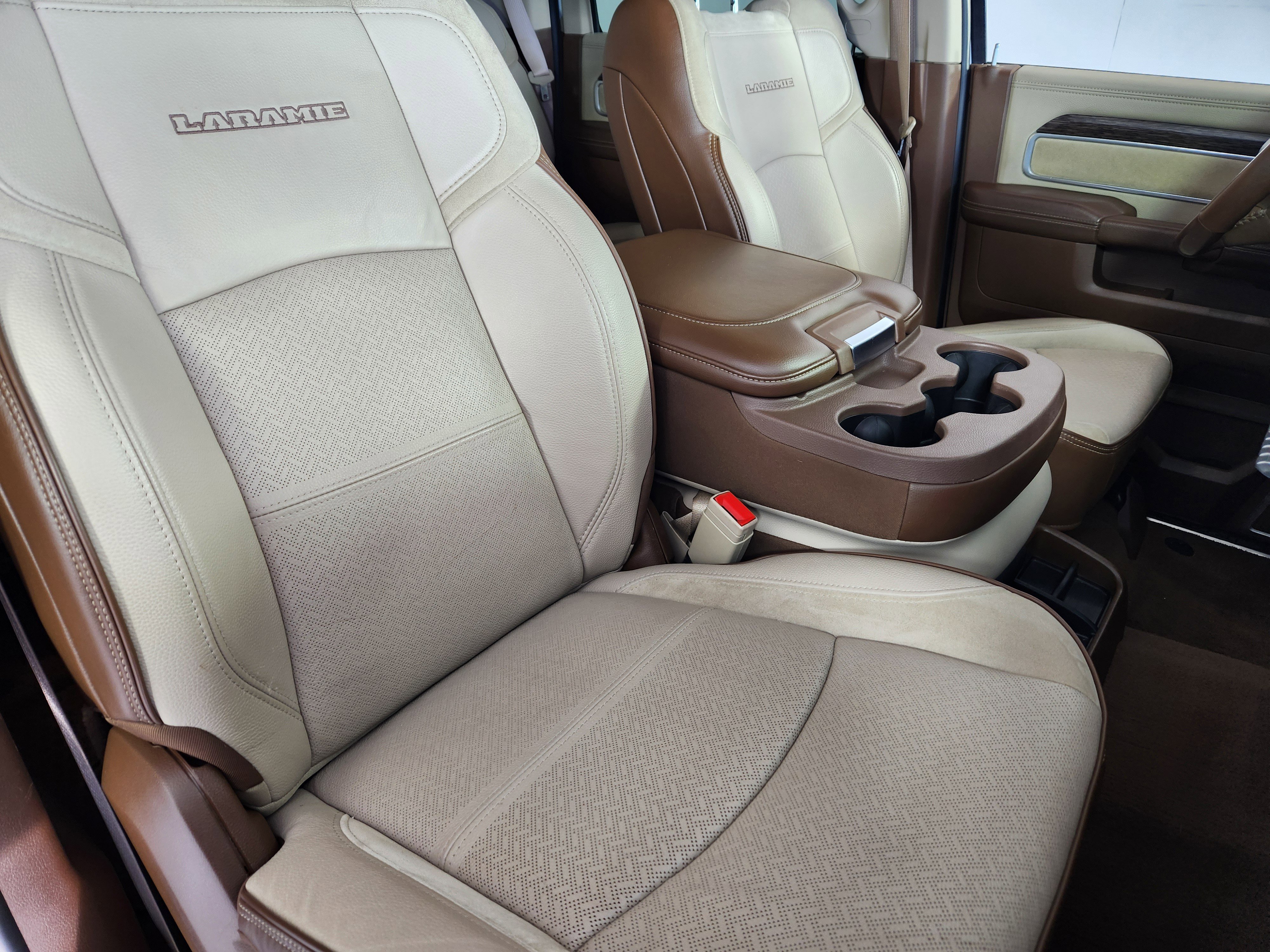 Used 2020 RAM 3500 Laramie image 10