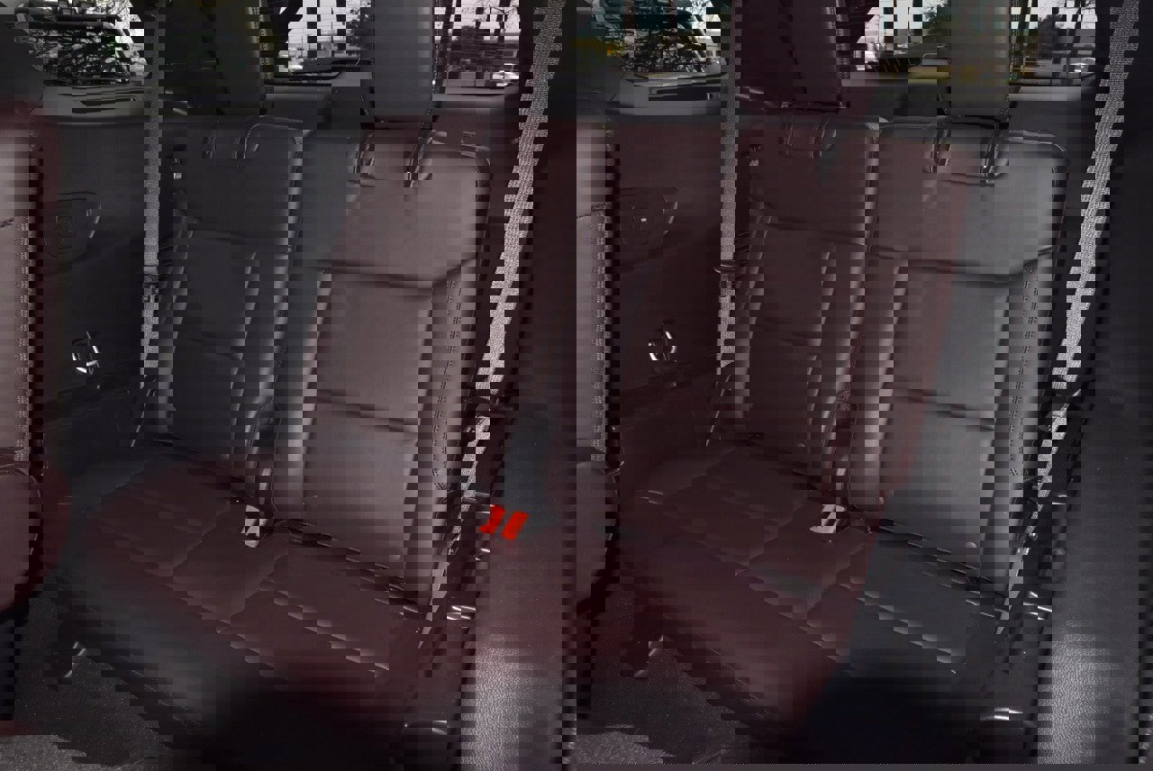 Certified 2025 Ford Explorer Platinum w/ LUX Leather Package image 16