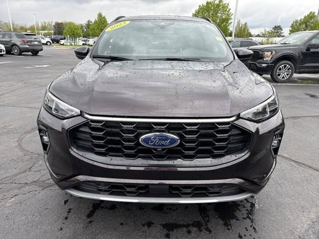 Certified 2023 Ford Escape ST-Line Elite AWD/4WD image 12