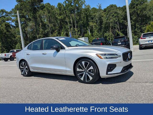 Used 2022 Volvo S60 B5 Momentum w/ Premium Package FWD image 2