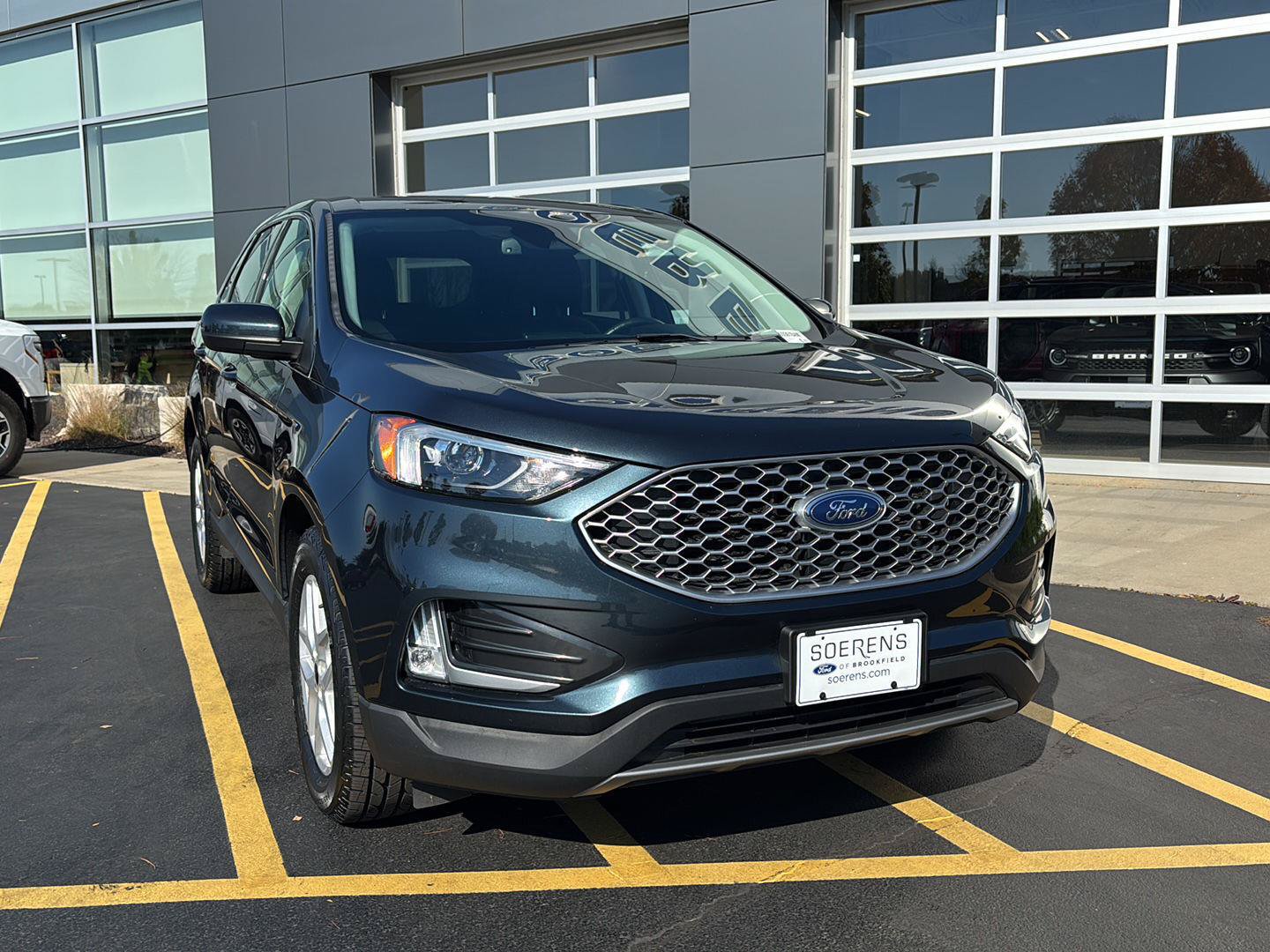 Certified 2024 Ford Edge SEL w/ Convenience Package AWD/4WD image 4