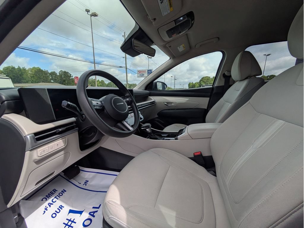 Used 2025 Hyundai Tucson SEL FWD image 12