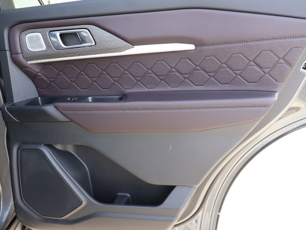 Certified 2025 Ford Explorer Platinum w/ LUX Leather Package image 12
