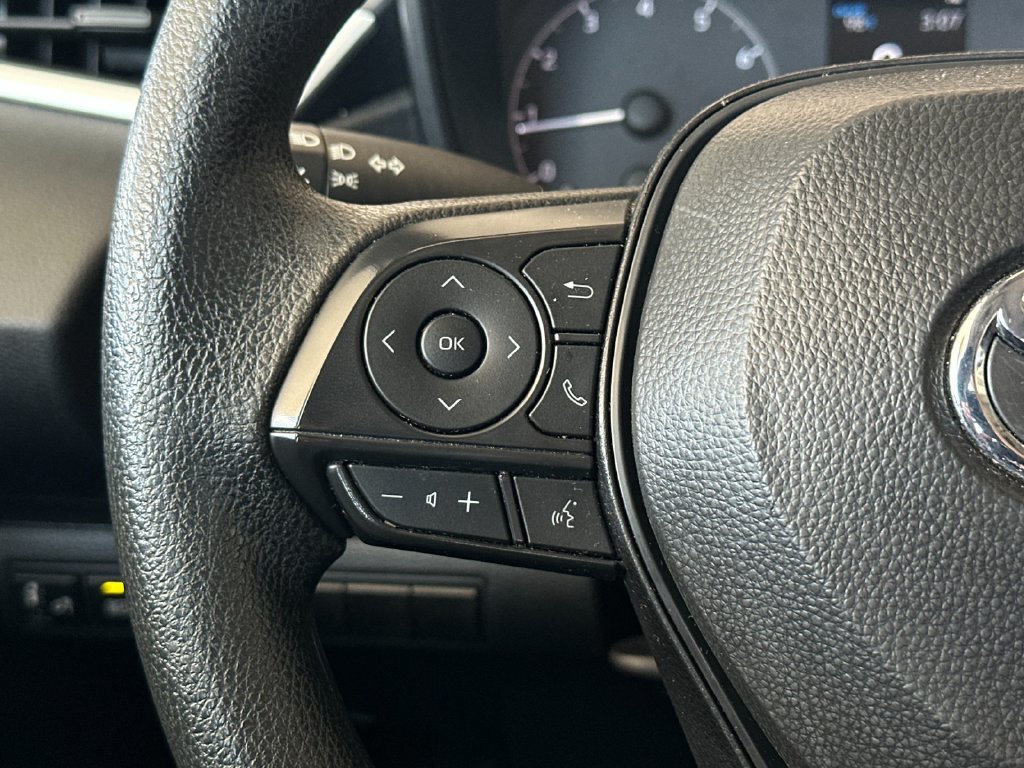 Used 2025 Toyota Corolla LE FWD image 21