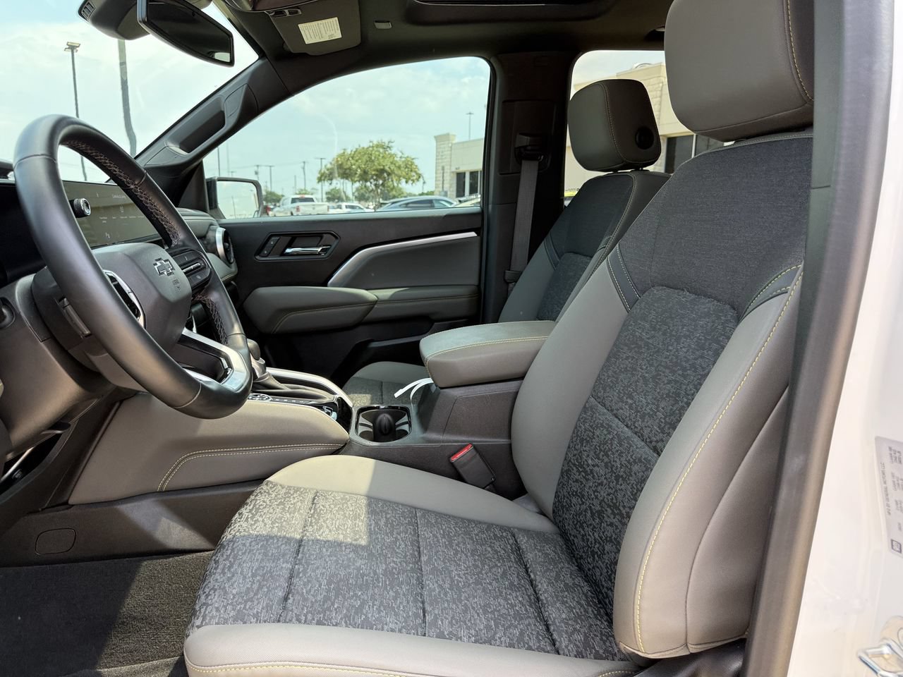 Used 2024 Chevrolet Colorado ZR2 w/ Technology Package AWD/4WD image 26