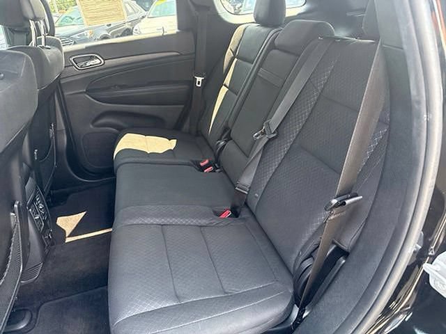 Used 2018 Jeep Grand Cherokee Laredo AWD/4WD image 19