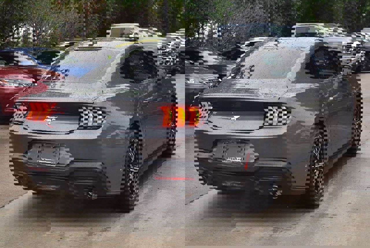 Certified 2024 Ford Mustang Coupe RWD image 9