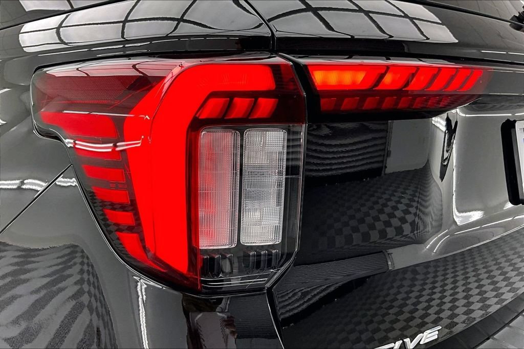Certified 2025 Ford Explorer Active w/ Active Comfort Package AWD/4WD image 31