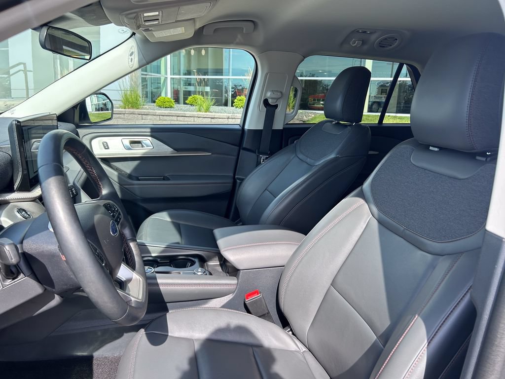 Certified 2025 Ford Explorer Active w/ Active Comfort Package AWD/4WD image 10