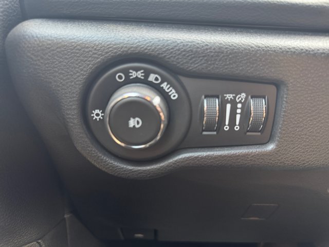 Used 2019 Chrysler Pacifica Touring Plus w/ S Appearance Package FWD image 31