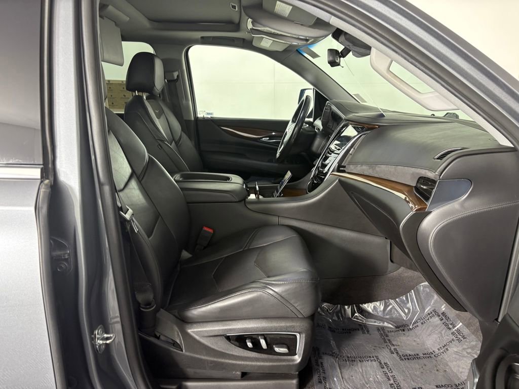 Used 2020 Cadillac Escalade Premium Luxury image 40