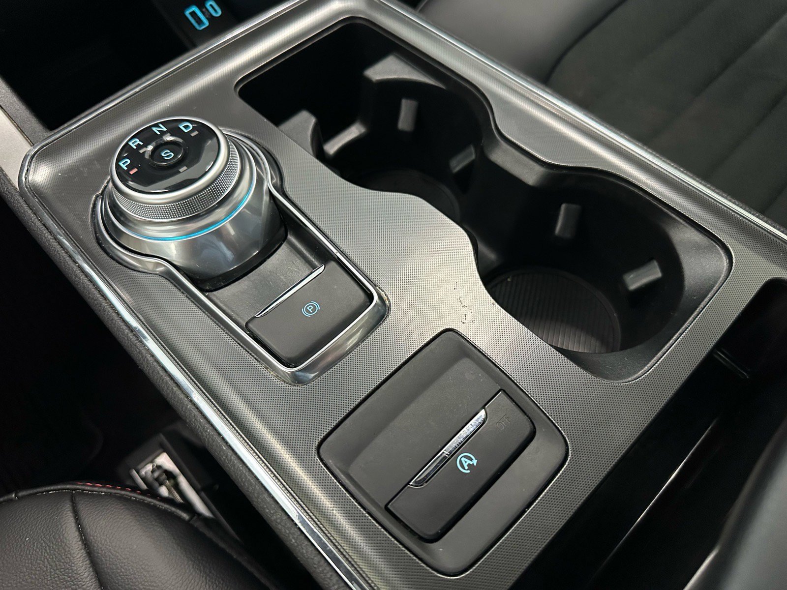 Certified 2024 Ford Edge ST-Line w/ Class II Trailer Tow Package image 38