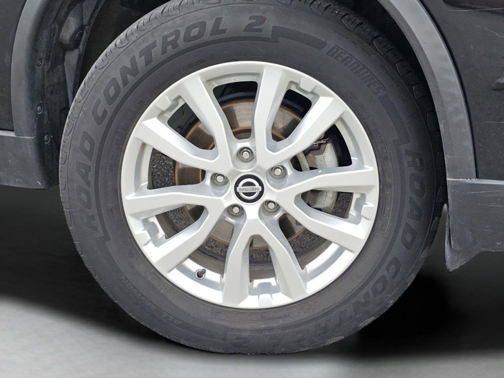 Used 2017 Nissan Rogue SV image 29