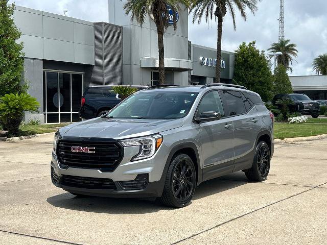 Used 2024 GMC Terrain SLE w/ Driver Convenience Package FWD image 1