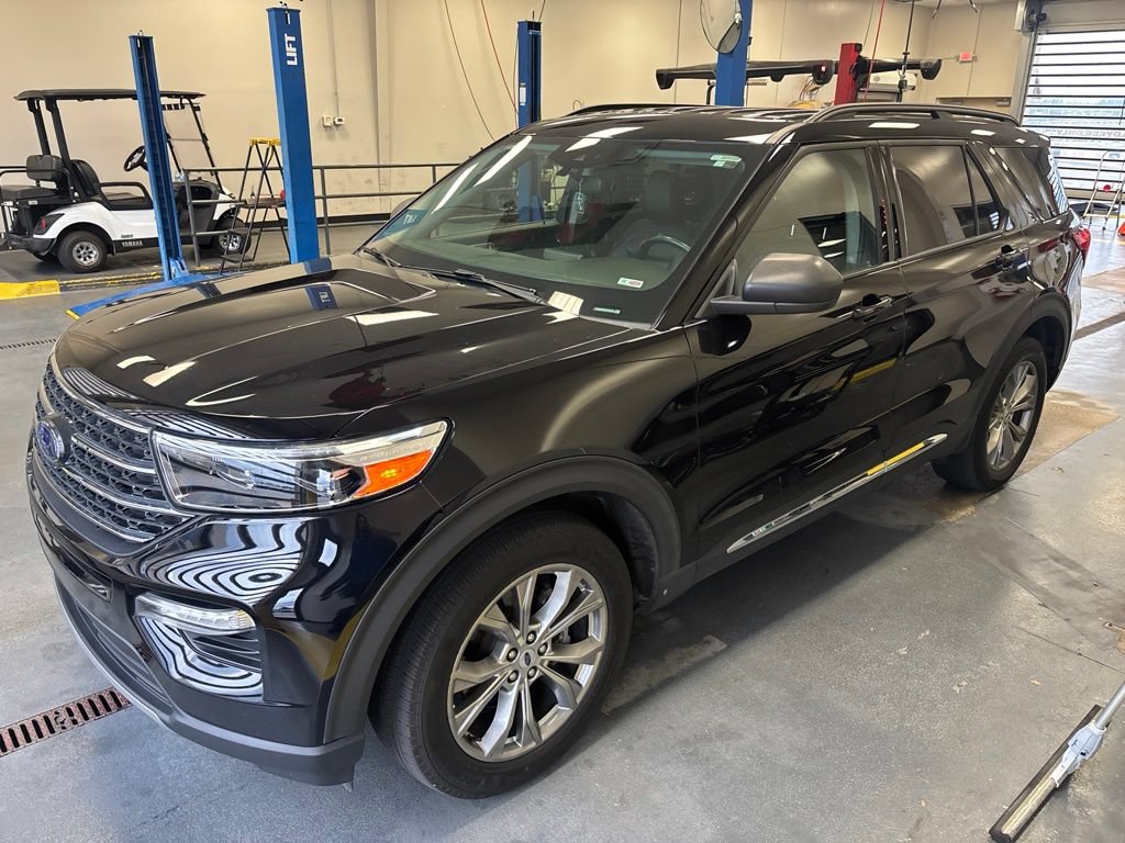 Certified 2023 Ford Explorer XLT w/ Equipment Group 202A AWD/4WD image 2