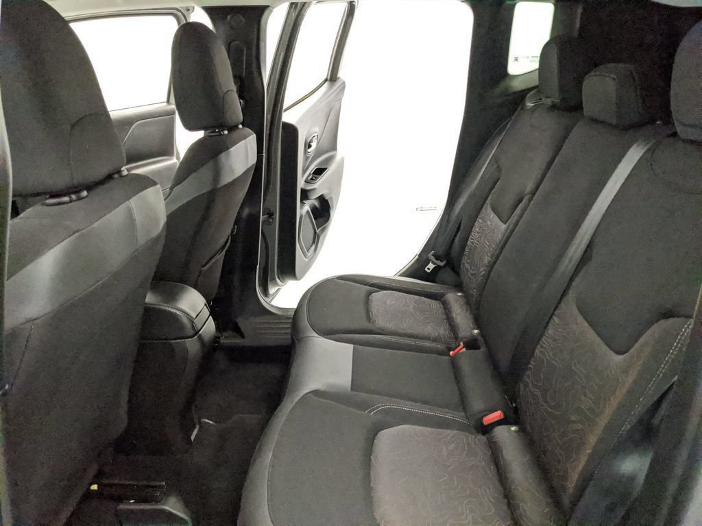 Used 2023 Jeep Renegade Latitude AWD/4WD image 18