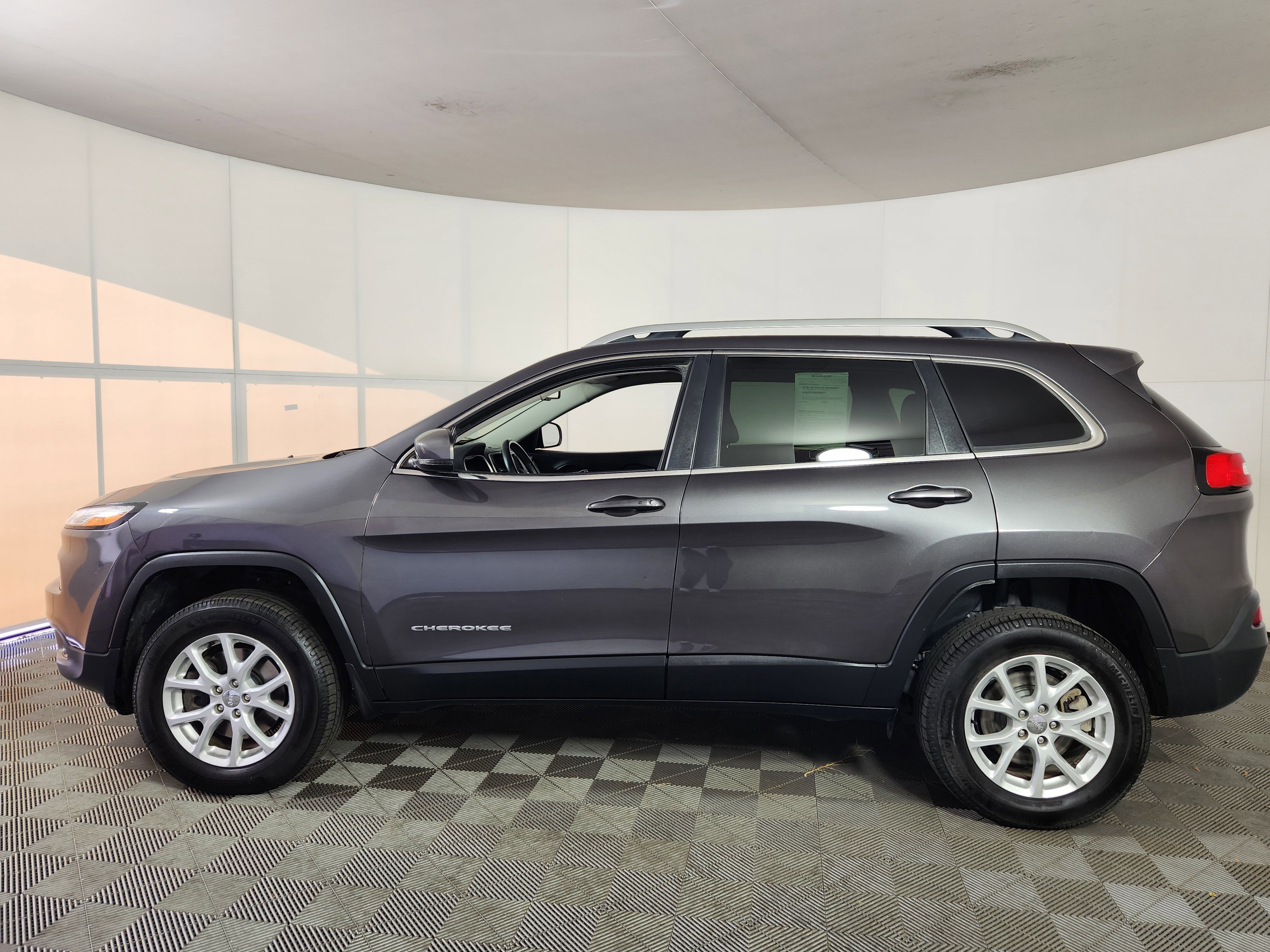 Used 2017 Jeep Cherokee Latitude w/ Comfort/Convenience Group image 2