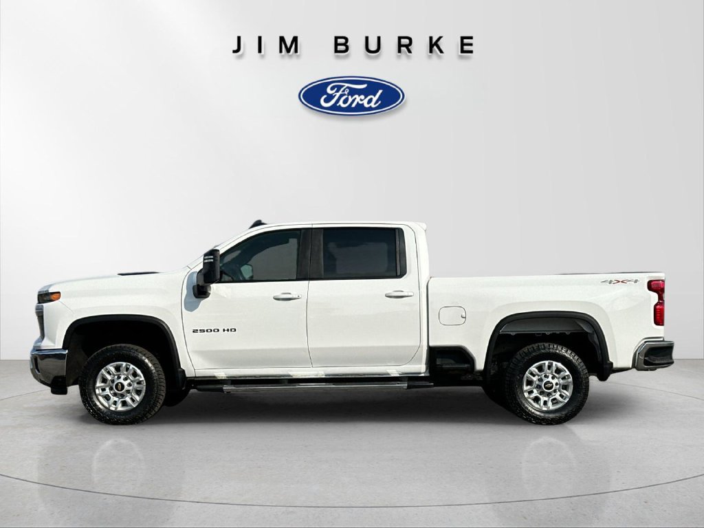 Used 2024 Chevrolet Silverado 2500 LT AWD/4WD image 2