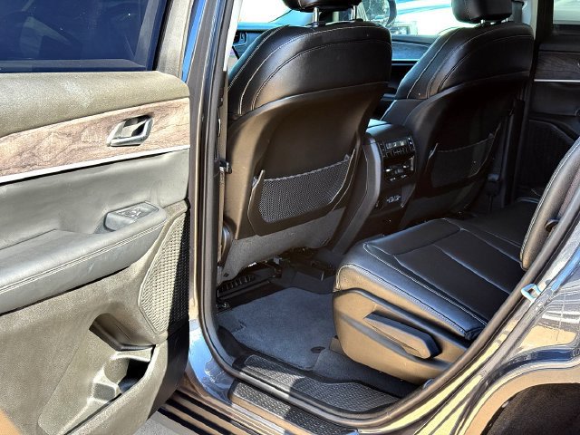 Used 2024 Jeep Grand Cherokee L Limited AWD/4WD image 23