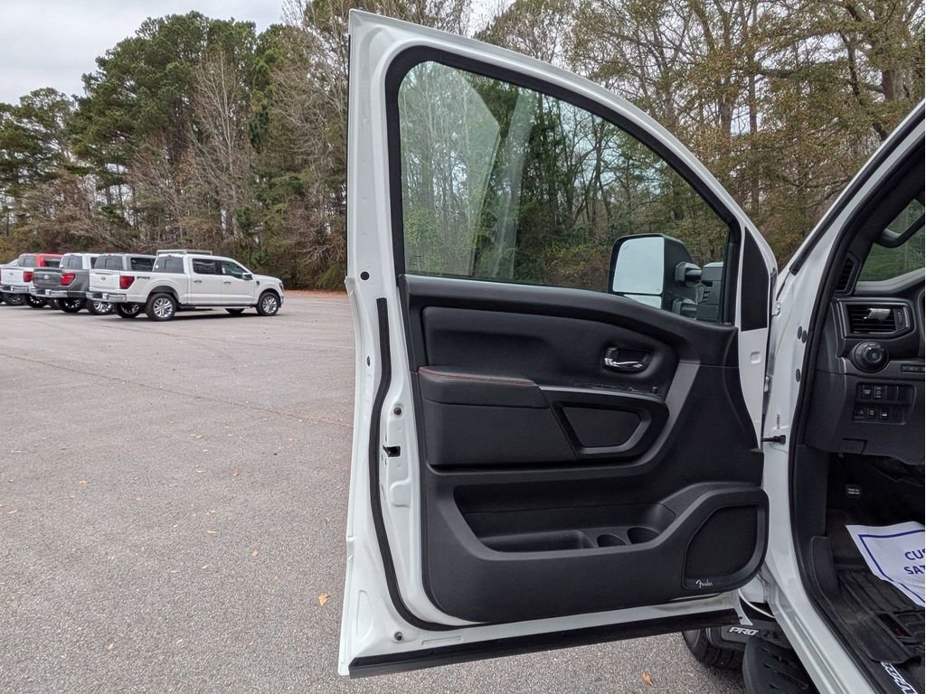Used 2022 Nissan Titan PRO-4X image 13