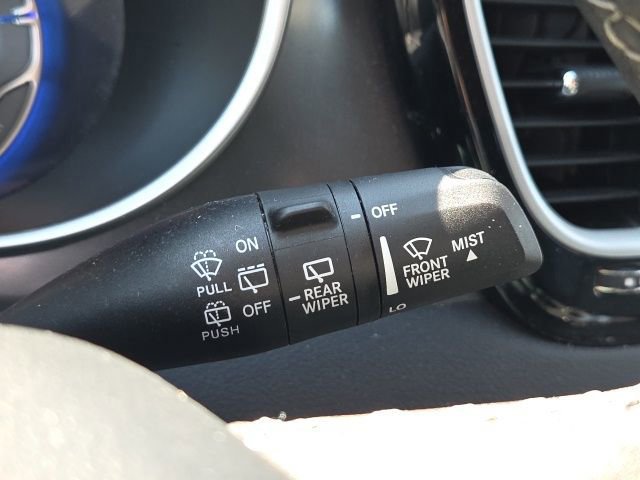 Used 2023 Chrysler Pacifica Touring-L image 44