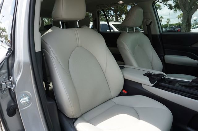 Used 2024 Toyota Grand Highlander FWD image 2