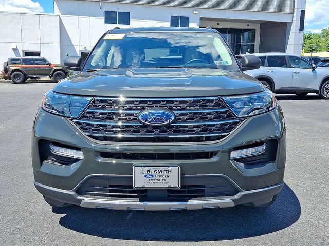 Certified 2022 Ford Explorer XLT w/ Equipment Group 202A AWD/4WD image 2