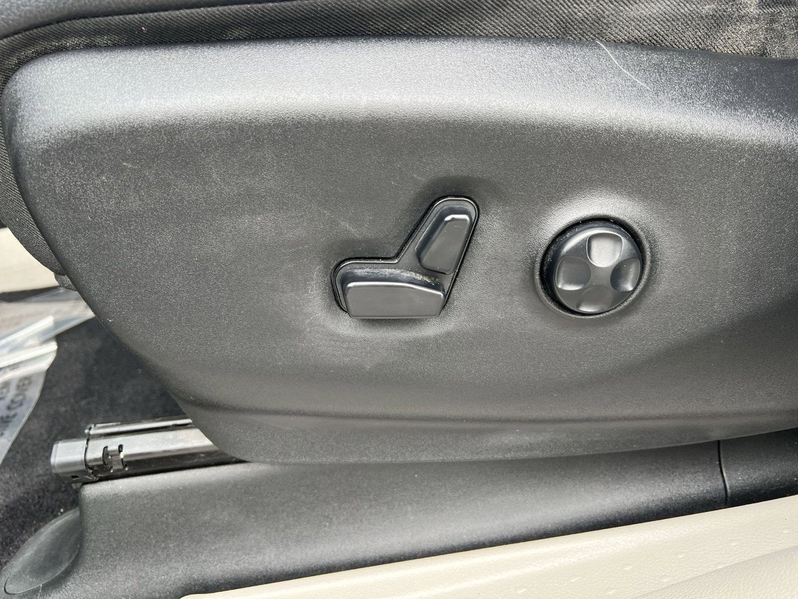 Used 2018 Chrysler Pacifica Touring-L FWD image 22