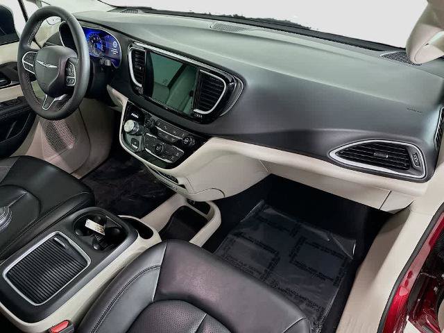 Used 2023 Chrysler Pacifica Touring-L FWD image 30
